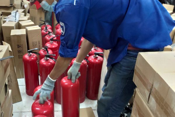 Pengecekan Tabung Apar Yang Akan Diisi